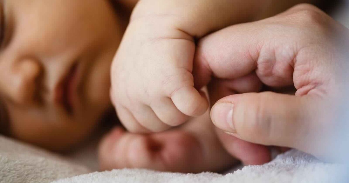 Panico e verità: il 19enne racconta la simulazione del ritrovamento del neonato.