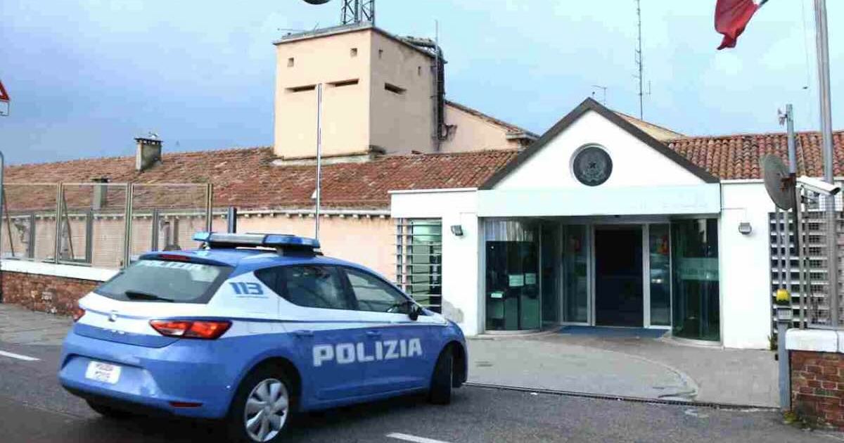 Venezia, agente della Polizia di frontiera marina trovato morto negli spogliatoi del Tronchetto: indagini in corso