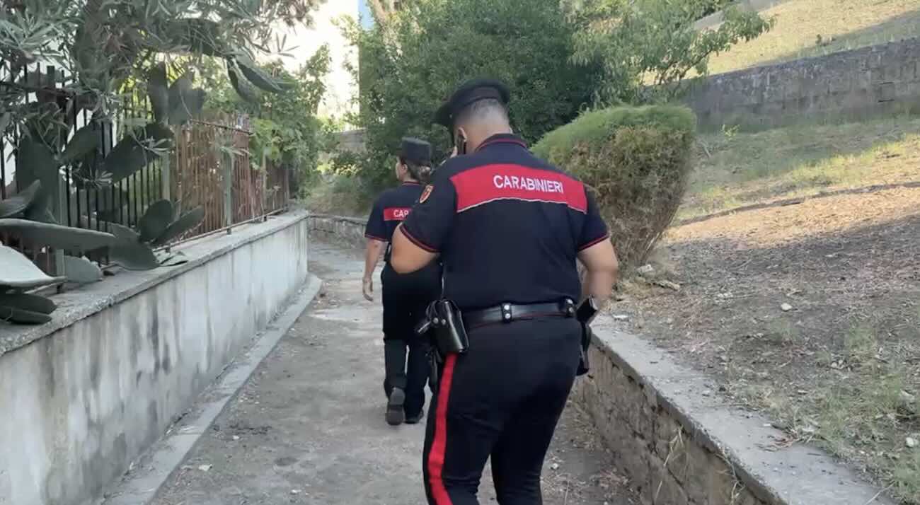 Pozzuoli: controlli dei Carabinieri nel rione Reginella su occupazioni di suolo pubblico e irregolarità sul lavoro