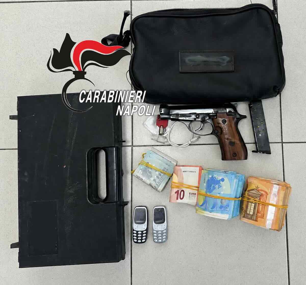 Procida: Beretta con matricola abrasa trovata in appartamento durante perquisizione, contanti sequestrati; arrestato un uomo
