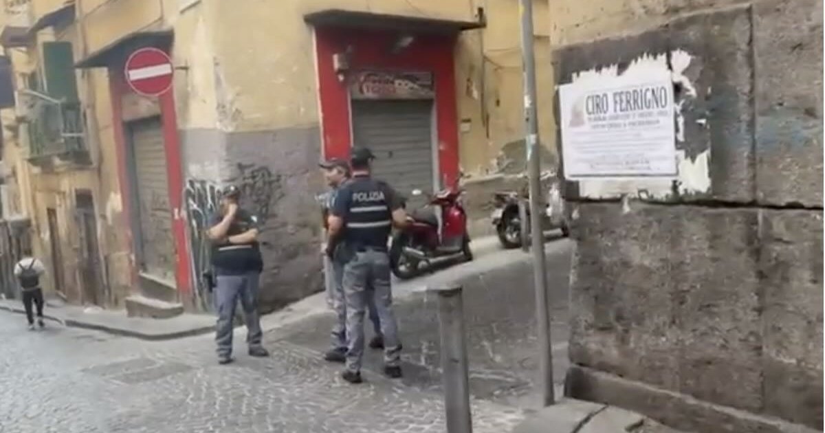 Napoli, via Nicotera: arrestato dopo una lunga trattativa l’uomo barricato nella sua abitazione