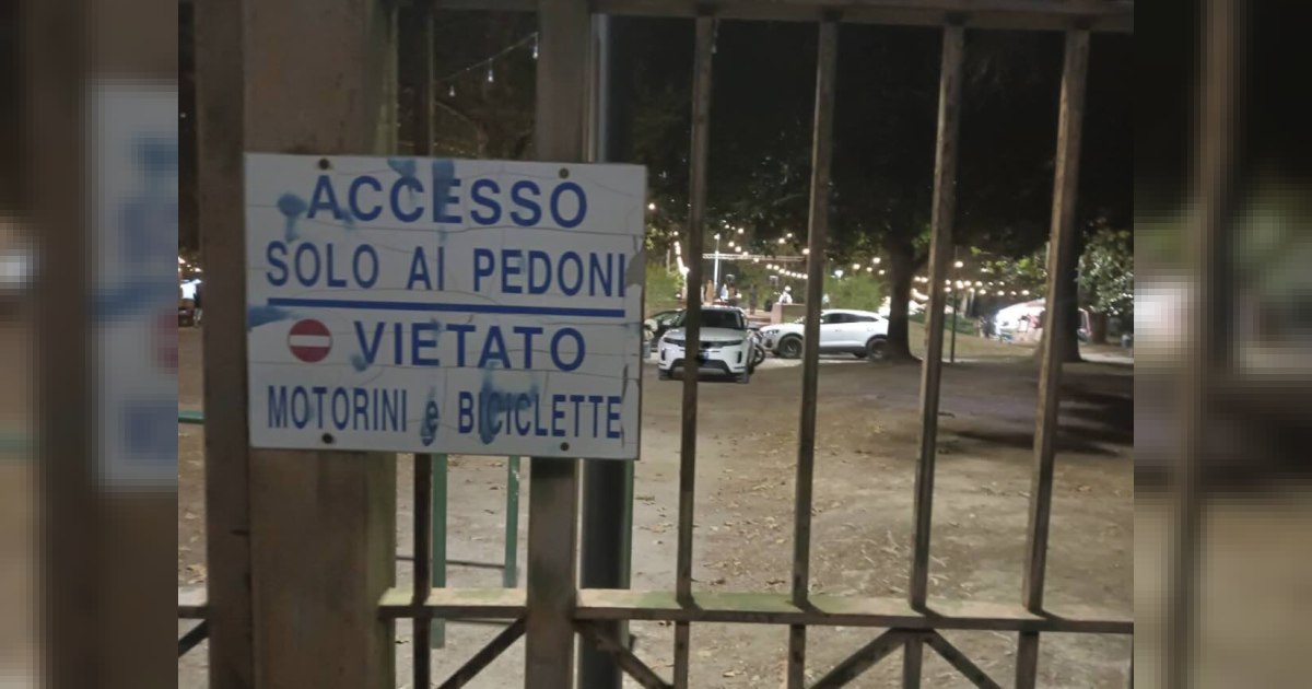 Quarto, Villa Comunale: residenti chiedono controlli più severi e dissuasori dopo parcheggi sui viali pedonali