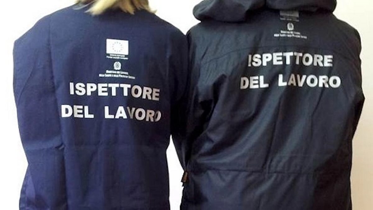 Salerno e Pontecagnano Faiano: ispezioni notturne nei pub rilevano lavoro in nero per 15 dipendenti, quattro sospensioni e sanzioni per 119.100 euro