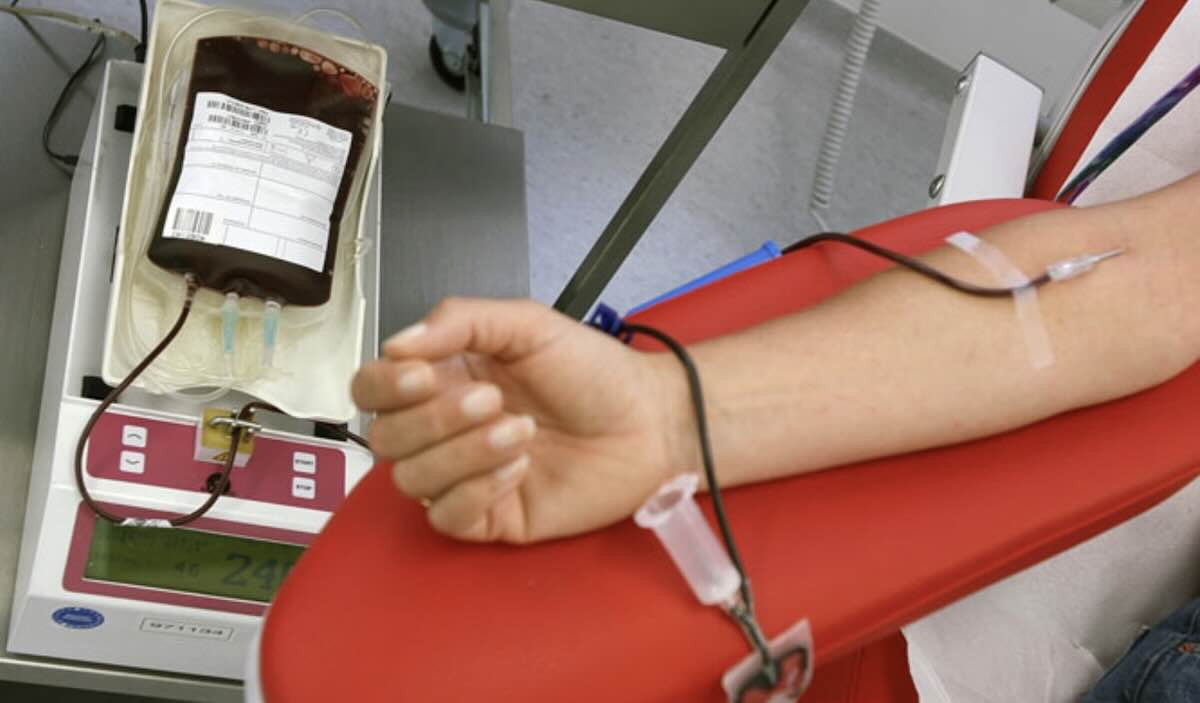 Salerno in emergenza: raccolta straordinaria di sangue in Piazza Amendola per supportare gli ospedali.