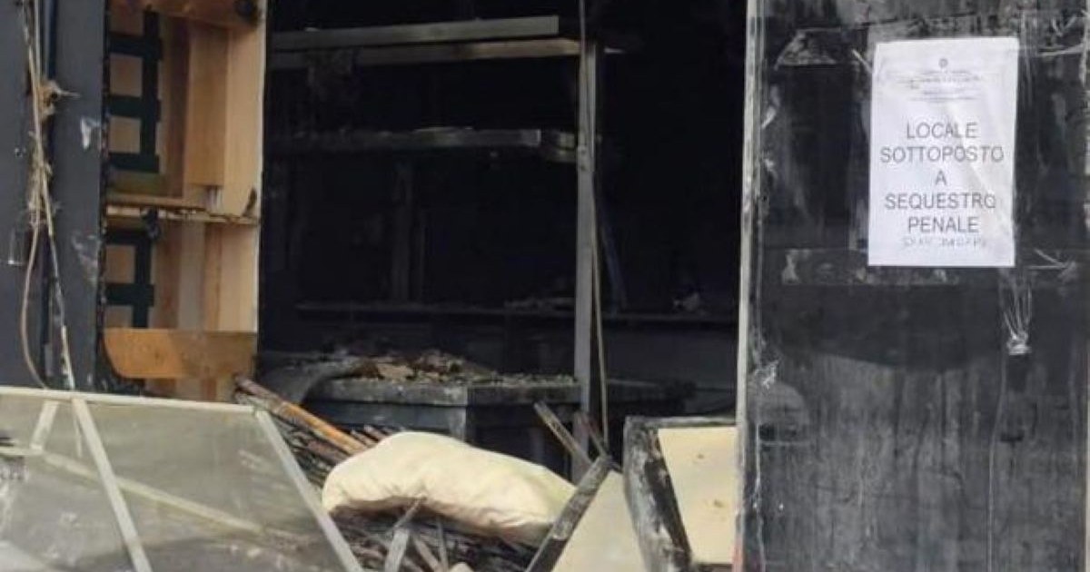 Napoli, nuovo incendio all’ex Bar Vittoria: sul terrazzo due bombole di GPL aperte e locale posto sotto sequestro