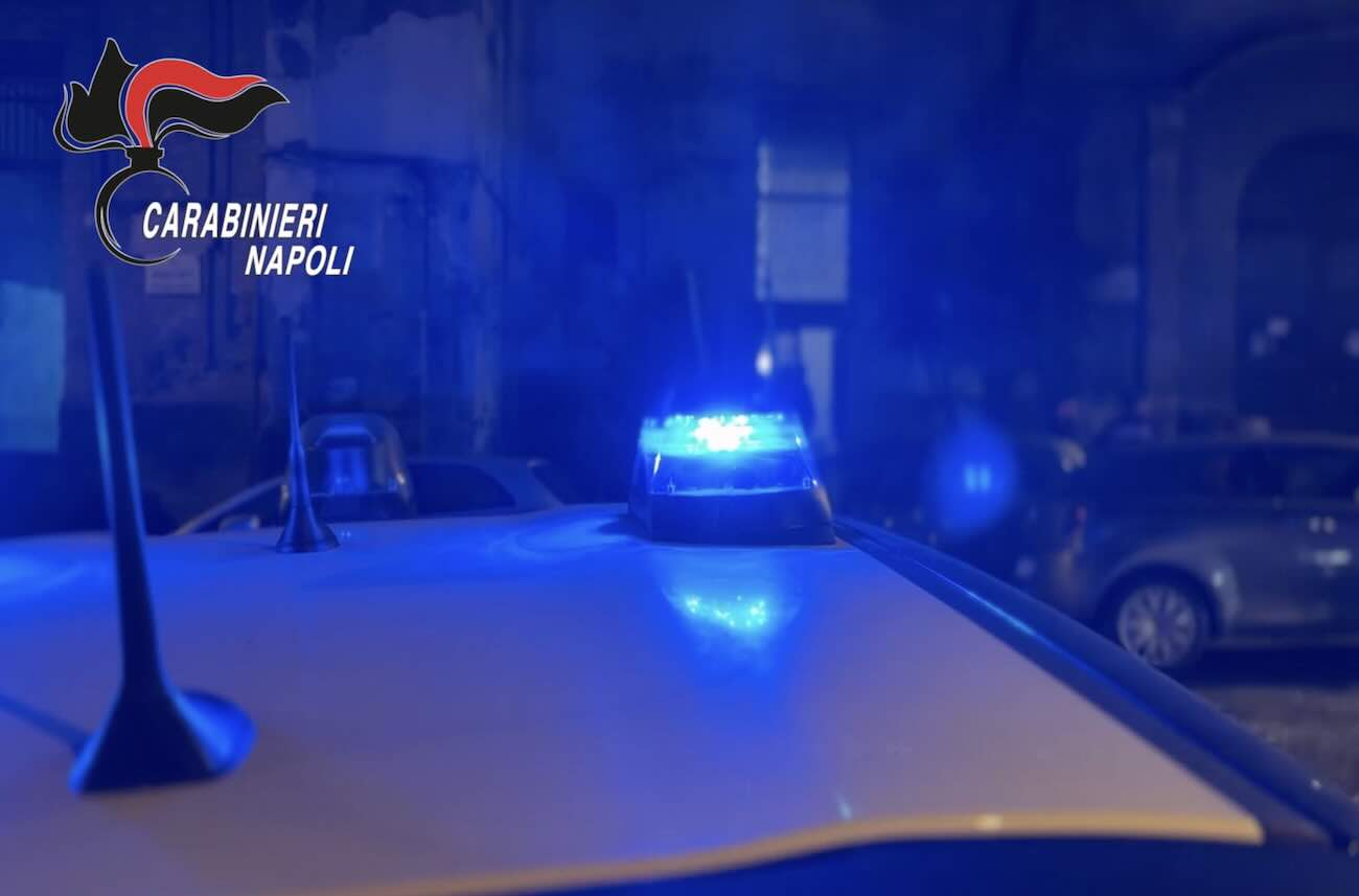 Napoli Stella: blitz antidroga scopre hashish in appartamento; coppia arrestata, 50 proiettili sul terrazzo e denunce per evasione e videosorveglianza abusiva