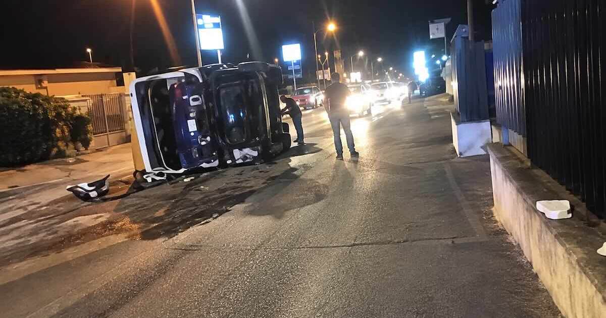 Incidente a Marano: ribalta il compattatore dei rifiuti, coinvolti cinque feriti