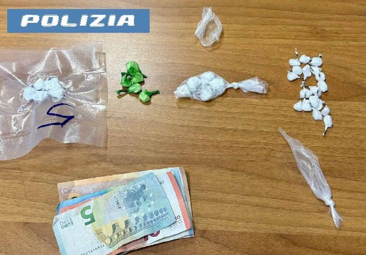 Secondigliano: controllo di polizia porta all’arresto di un 46enne con 33 involucri di cocaina (25 g) e 90 euro