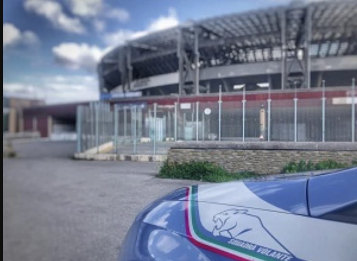 Blitz della Polizia a Fuorigrotta: un 18enne fermato con droga e coltello durante un controllo mirato