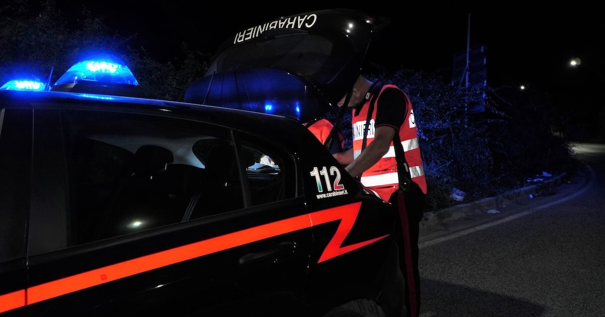 Succivo: arresto in flagranza per atti persecutori contro l’ex moglie; sequestrati mattarello e forbice nel veicolo