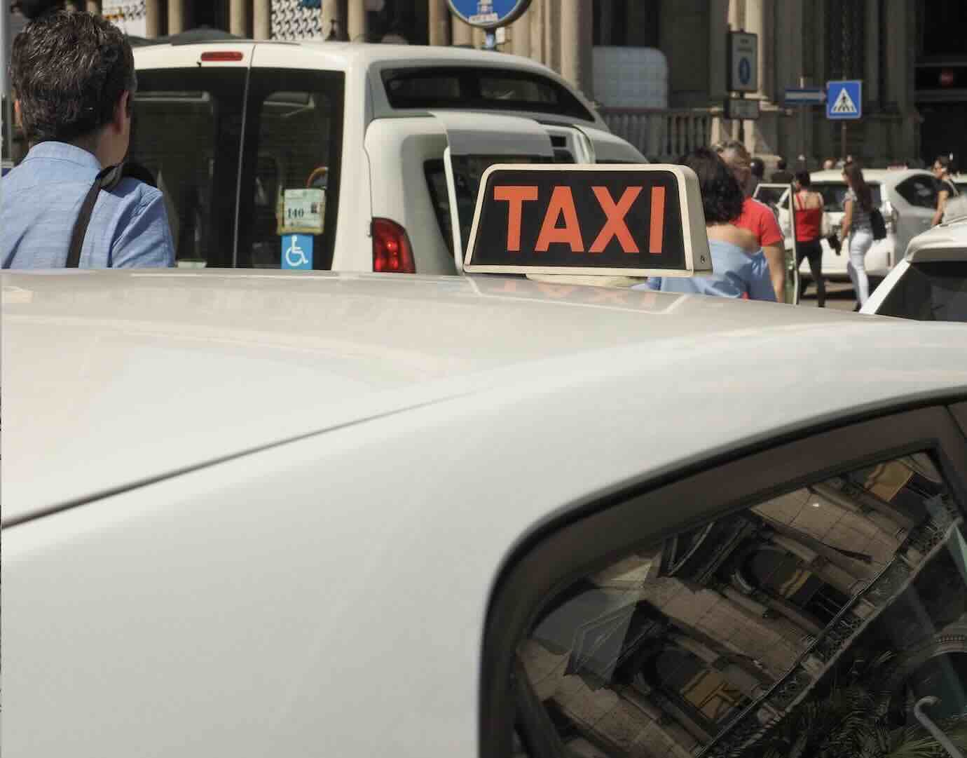 Napoli tassisti: lettera al Prefetto chiede misure immediate contro il caro carburante