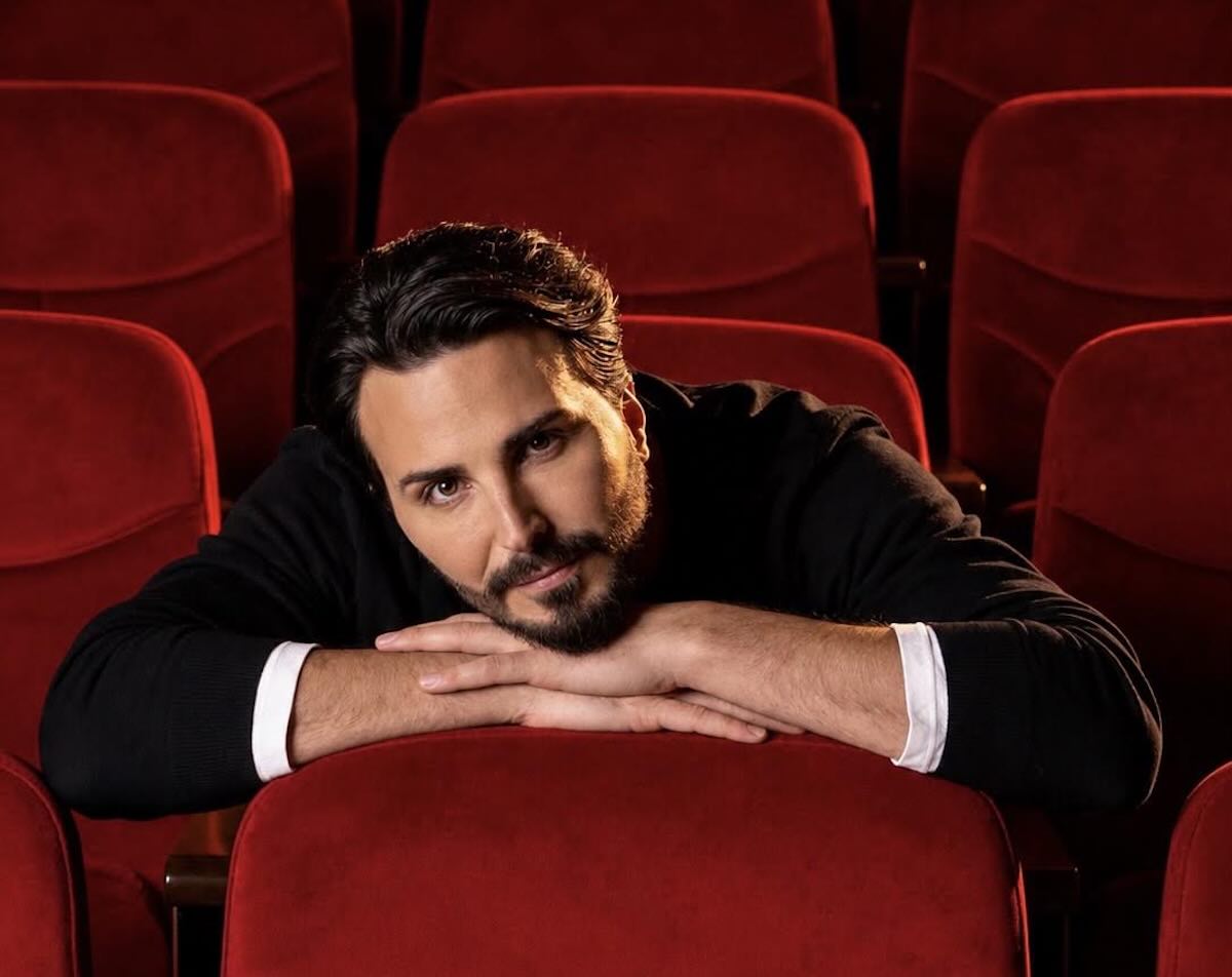 Tony Colombo pronto a brillare all’Ippodromo di Agnano: sold out per oltre 20.000 biglietti e ospiti d’eccezione in arrivo