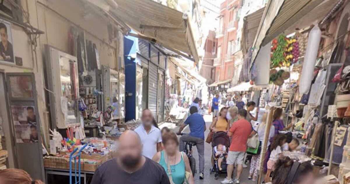Torre del Greco, occupazione decennale di suolo pubblico nel mercato: quattro negozi sequestrati