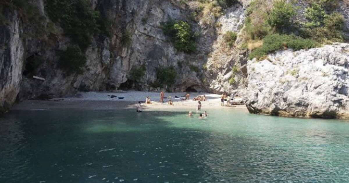Tragedia in Costiera Amalfitana: un padre annega mentre i figli assistono impotenti