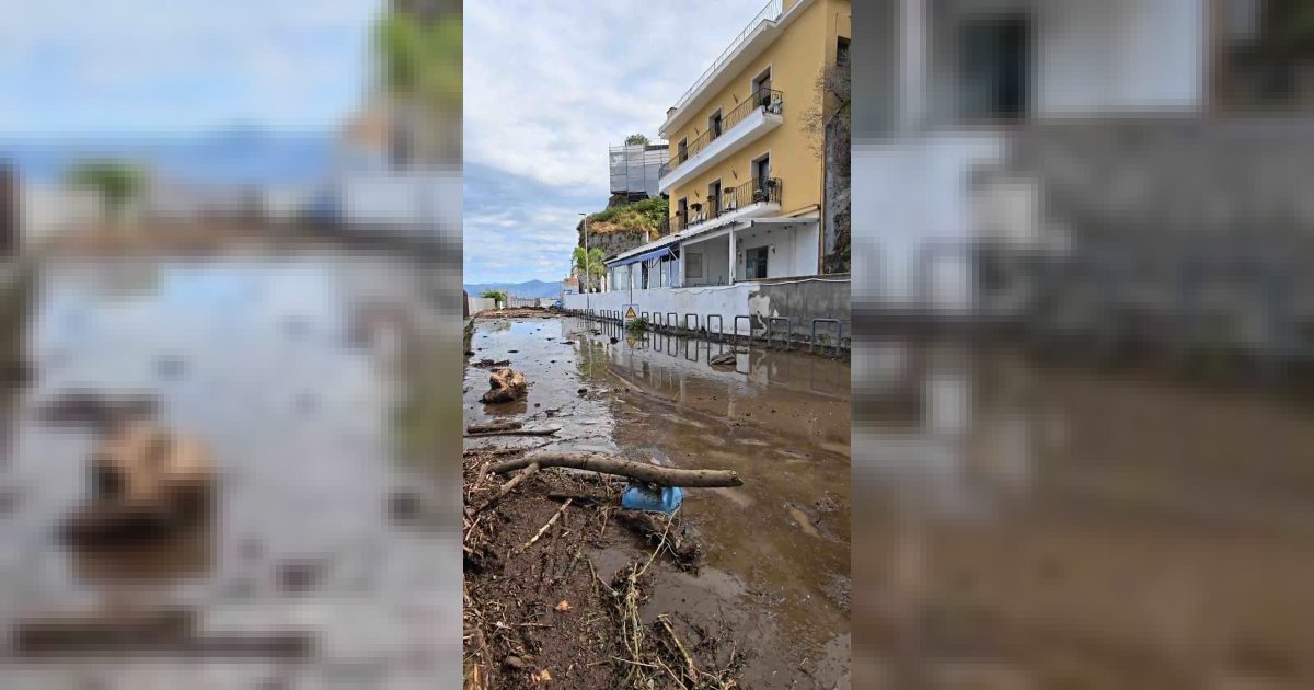 Castellammare di Stabia, frana a Pozzano blocca la Sorrentina: galleria Santa Maria di Pozzano chiusa