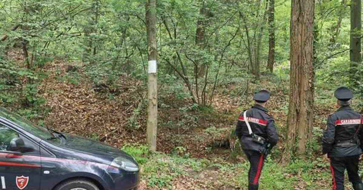 Corpo senza vita nel Salernitano: scoperta macabra su un sentiero di montagna, indagini avviate.