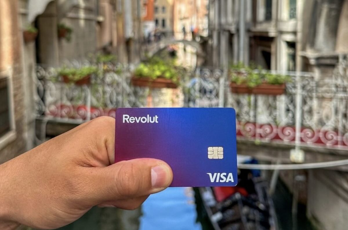 Dati di clienti Revolut sottratti mediante email istituzionale contraffatta: Polizia Postale al lavoro