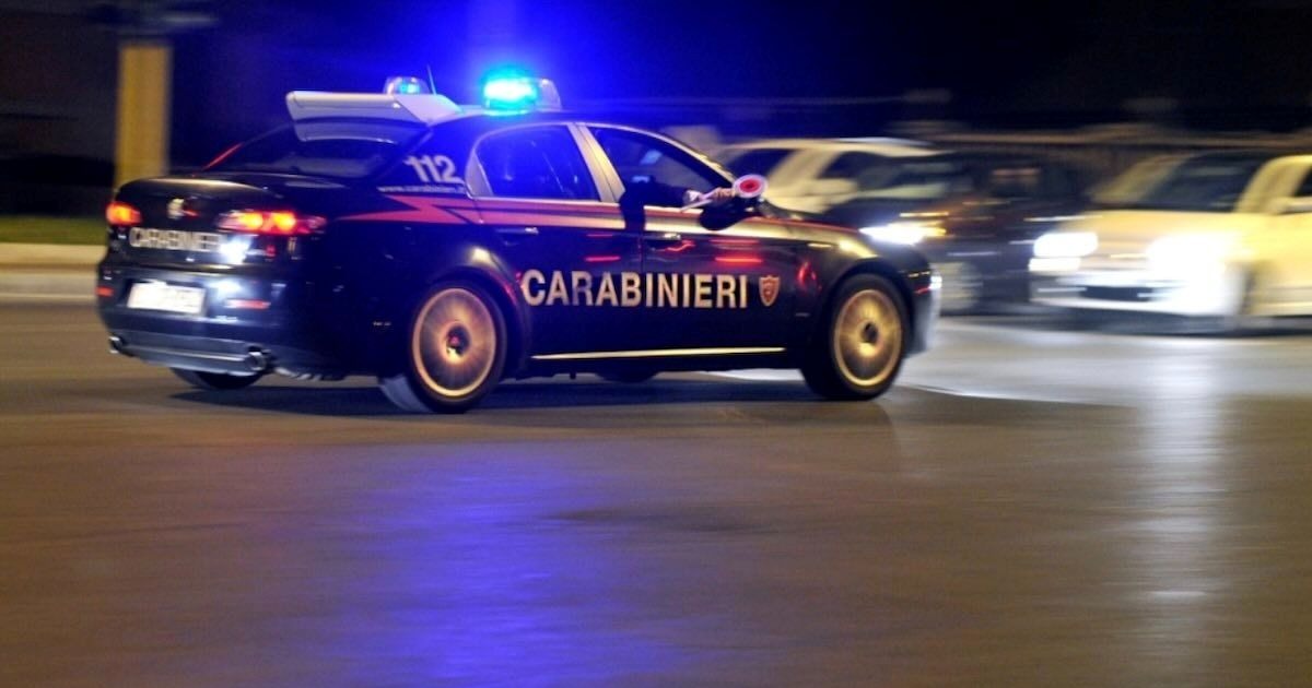 Fuga ad alta velocità sull’E45 tra Toscana e Umbria: arrestato 19enne egiziano; denunciato 17enne casertano; denaro e oro sequestrati