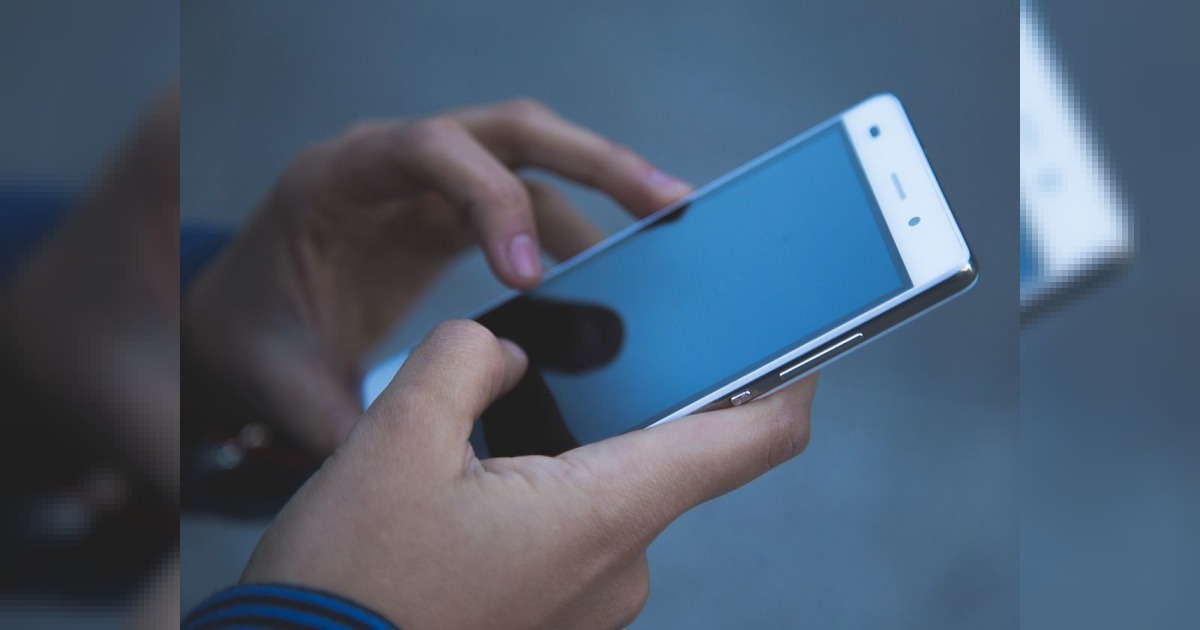 Truffe via WhatsApp e SMS: come funzionano i raggiri dei concorsi fasulli e delle multe false, allarme anche nel Lecchese