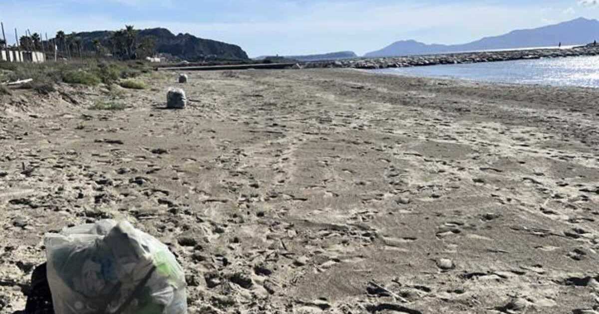 Lucrino, Pozzuoli: residente recupera olio e sabbia contaminata, evitando un potenziale disastro ambientale