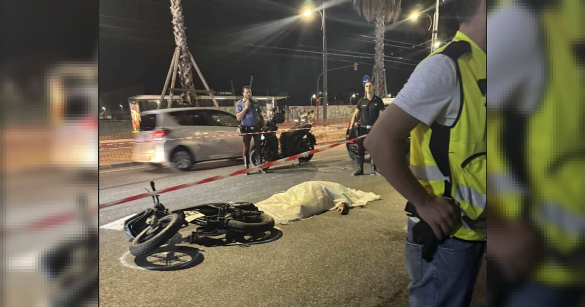 Ciclista travolto da uno scooter in Via Marina: caos e incidente secondario con un’auto poco dopo.