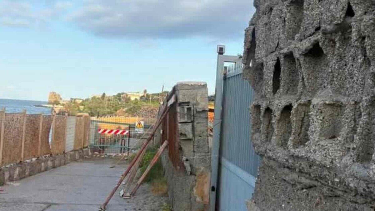 Via Prota senza scala: il mare negato e il nodo della manutenzione costiera