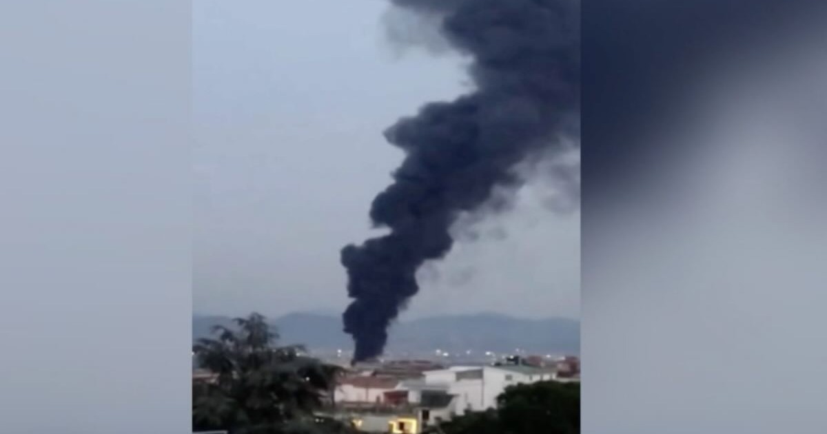 Incendio in vivaio a Ottaviano: pompieri al lavoro e ordinanza del sindaco per proteggere la qualità dell’aria