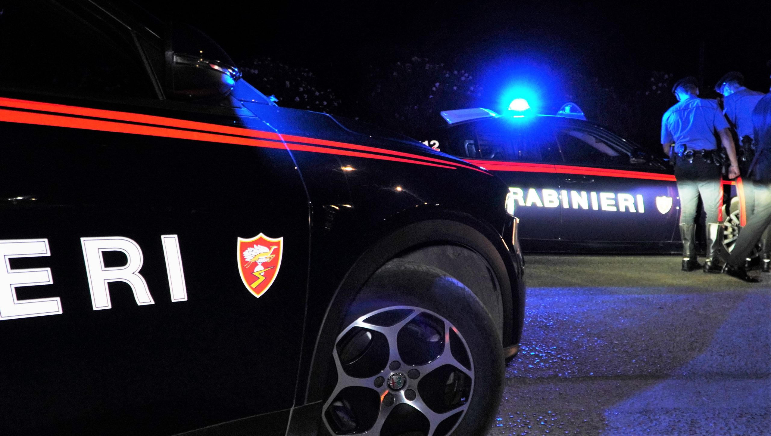 Casaluce: carabinieri fermano un uomo che lancia dal finestrino un borsello con cocaina e soldi; arrestato