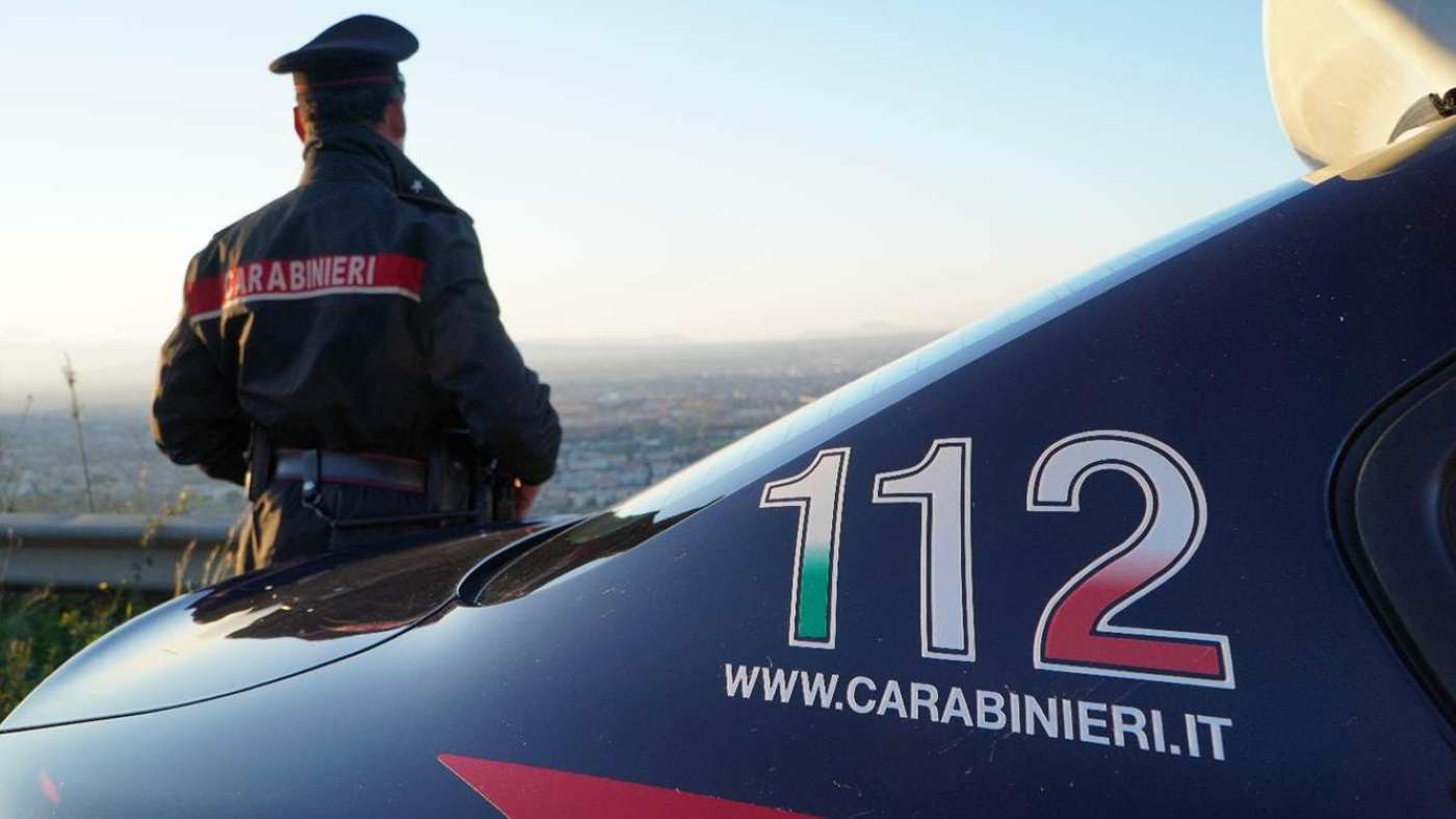 Arzano, blitz nei negozi: multe e sequestri al termine dei controlli