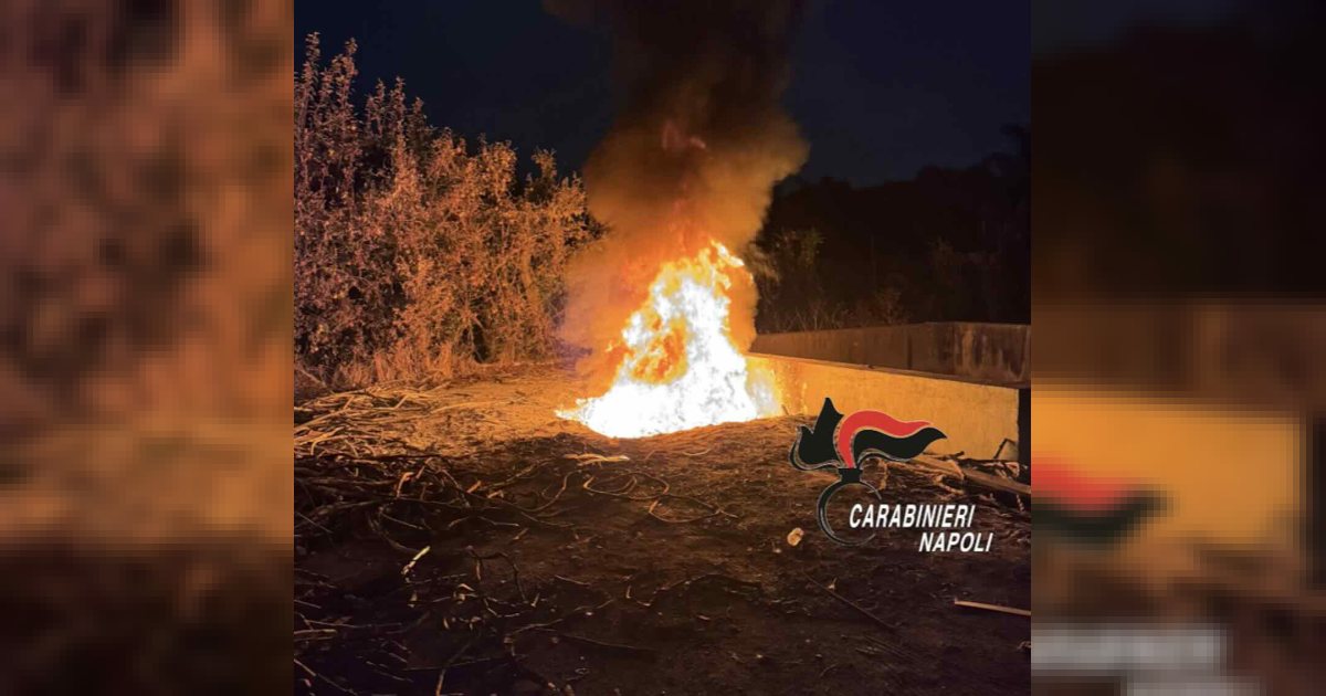 Acerra, incendio doloso per recuperare il rame dai cavi plastificati: arrestato 57enne nel corso della notte