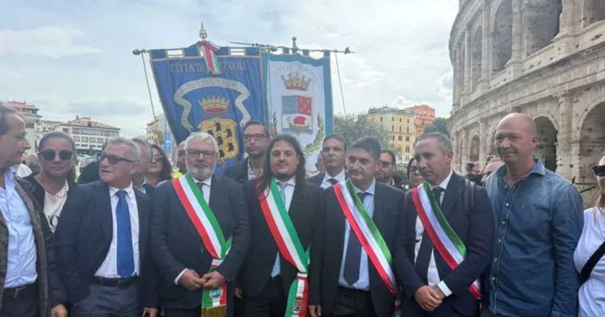Campi Flegrei: retroscena sull’informativa al Governo, sindaci replicano a Musumeci sulla protesta romana