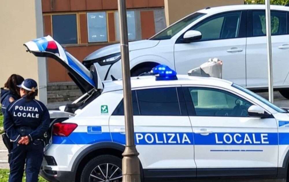 Casal di Principe: rifiuti ingombranti in strada, denunciato un 60enne