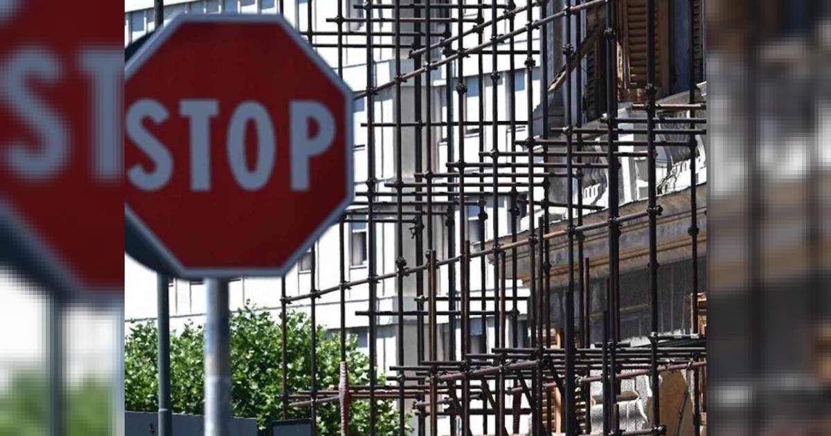 Apollosa, Benevento: muro crolla in cantiere e operaio di 46 anni muore; area sequestrata e indagini in corso