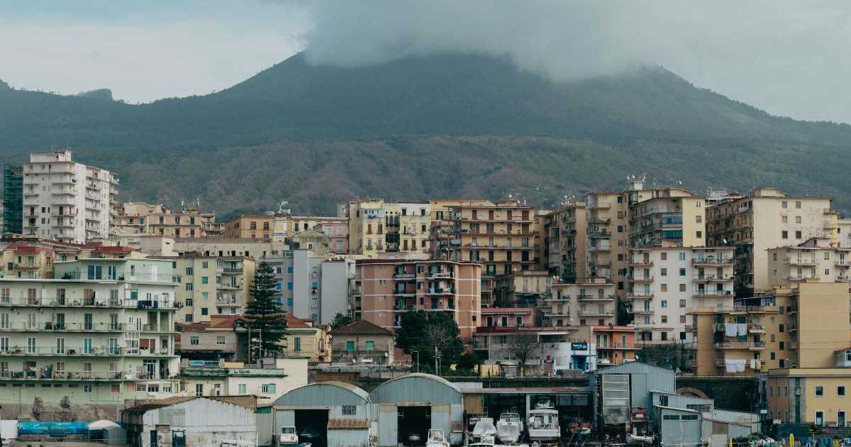Napoli in weekend di porte aperte: Open House guida un calendario tra architettura, libri e motori