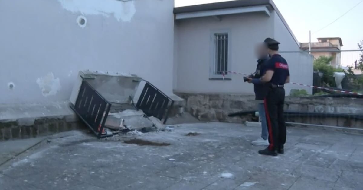 Santa Maria la Carità, crollo di balcone: tre dimessi e un ferito ancora in ospedale