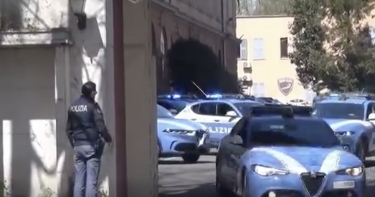 Retata tra clan Gionta e IV Sistema: tra gli arrestati anche un cantante neomelodico