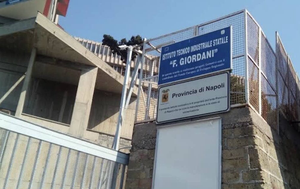 Napoli, Fuorigrotta: fine dell’occupazione all’istituto Striano Giordani e danni accertati Napoli, Fuorigrotta: fine dell’occupazione all’istituto Striano Giordani e danni accertati