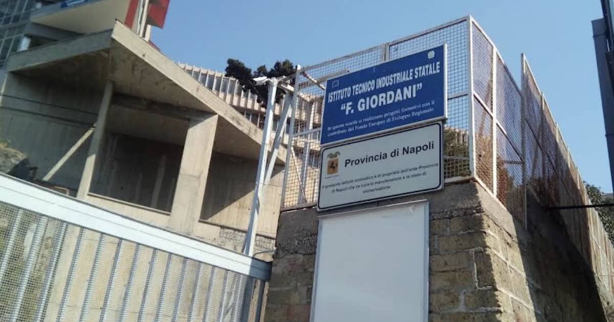 Napoli, Fuorigrotta: fine dell’occupazione all’istituto Striano Giordani e danni accertati