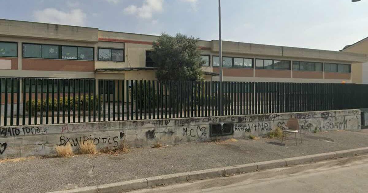 Dalla chat delle mamme alla rissa davanti alla scuola: carabinieri in azione a Giugliano