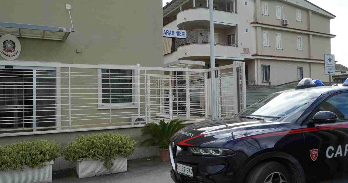 Marcianise: controllo dei carabinieri scopre patente falsa e guida senza patente, 23enne denunciato