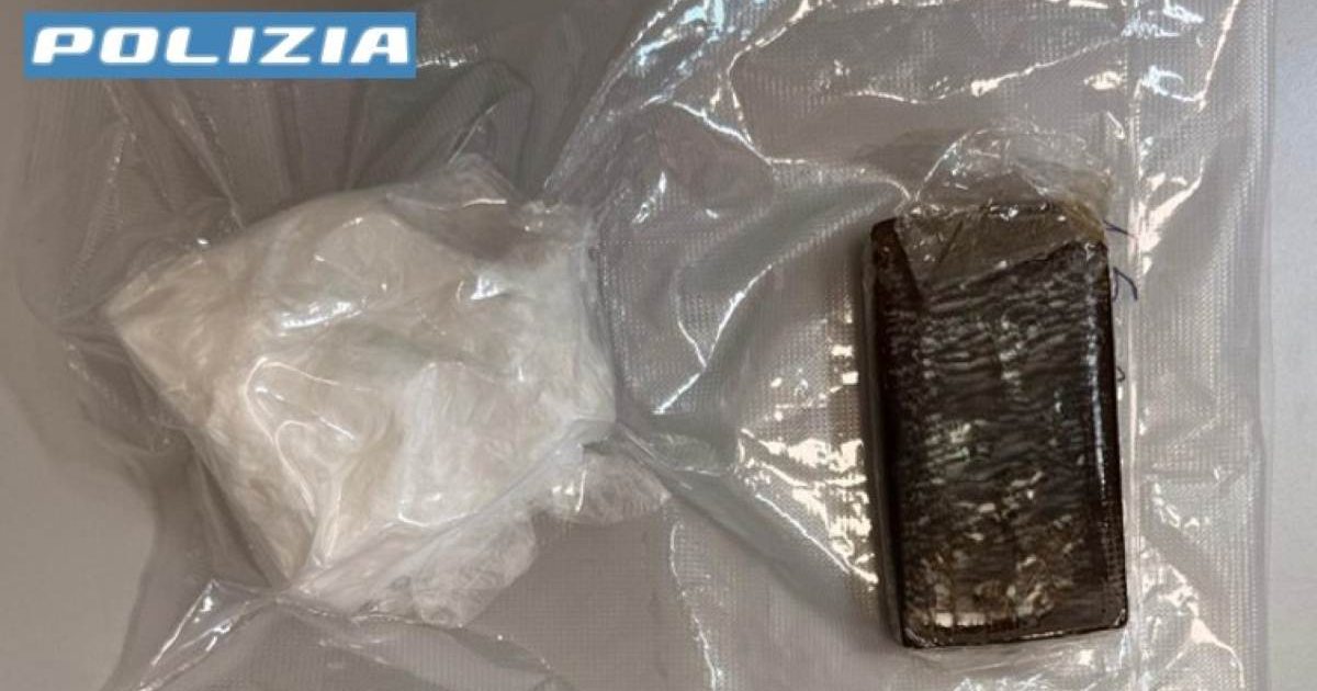 Melito: arrestata 41enne per spaccio; 174 g cocaina e 100 g hashish sequestrati tra casa e vano condominiale