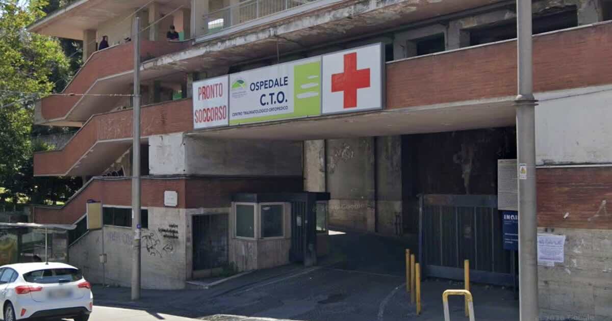 Napoli: 24enne ferito gravemente all’addome; indagini in corso sull’autore dell’aggressione al CTO