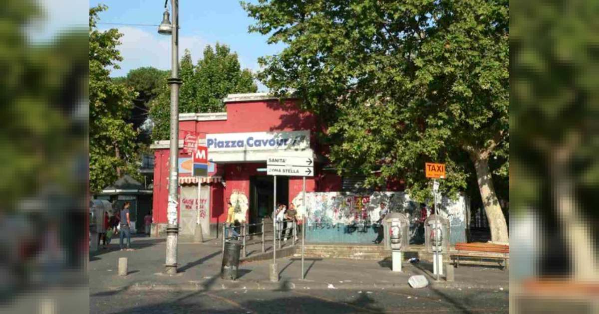 Napoli: 1.260 euro e 540 grammi di marijuana nascosti nell’auto, arrestato 34enne a Piazza Cavour