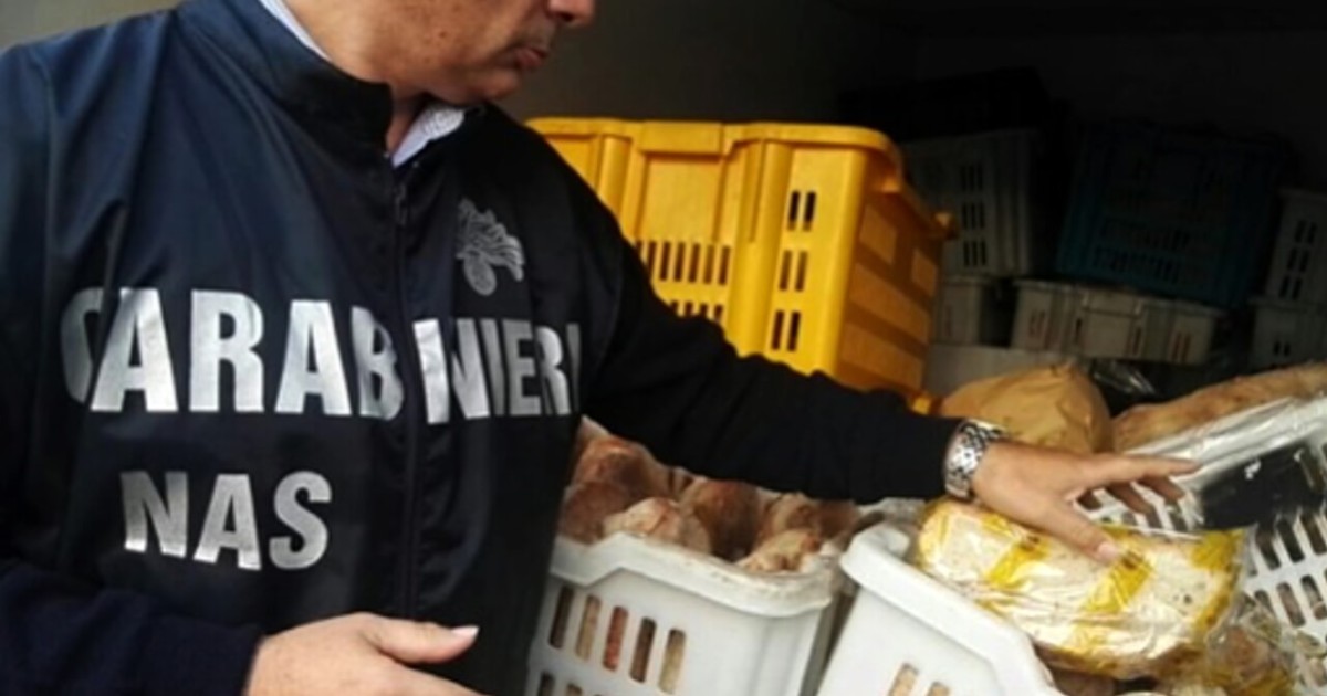 Napoli: panificio chiuso, 380 kg di alimenti sequestrati e denunciato per lavoro nero e abusivismo edilizio