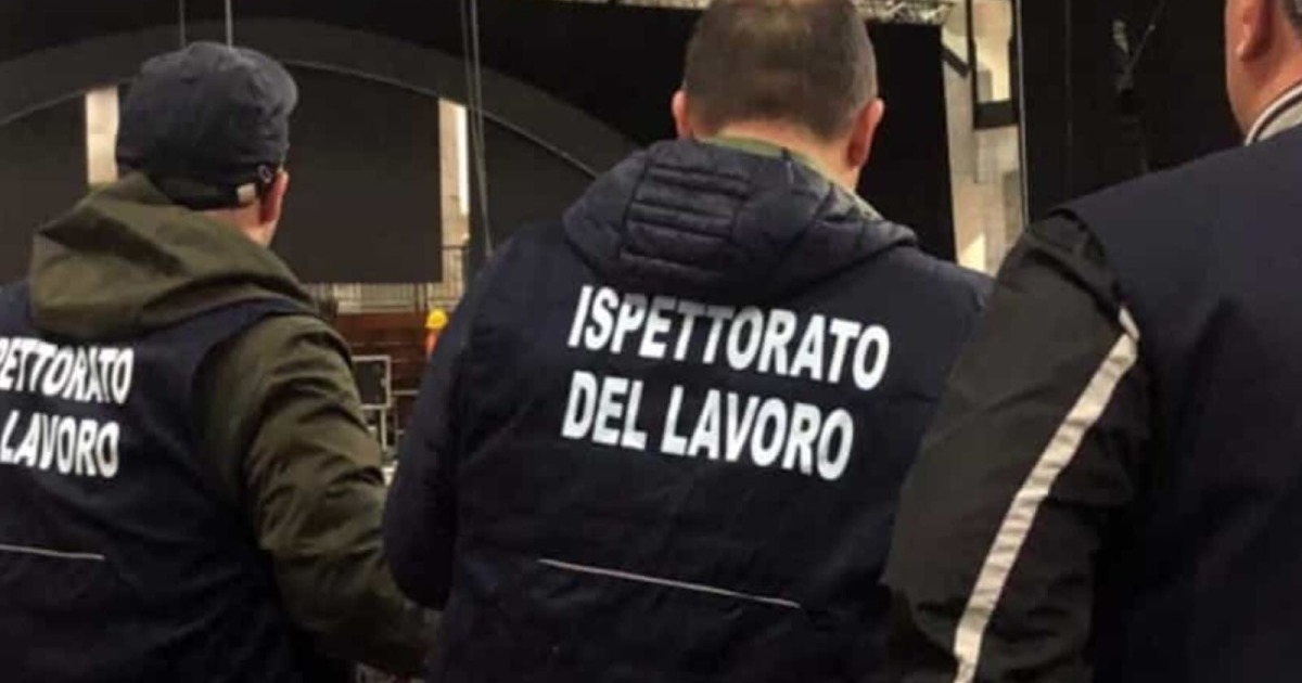 Tre dipendenti in nero su otto e telecamere abusive: Napoli sospende un ristorante noto