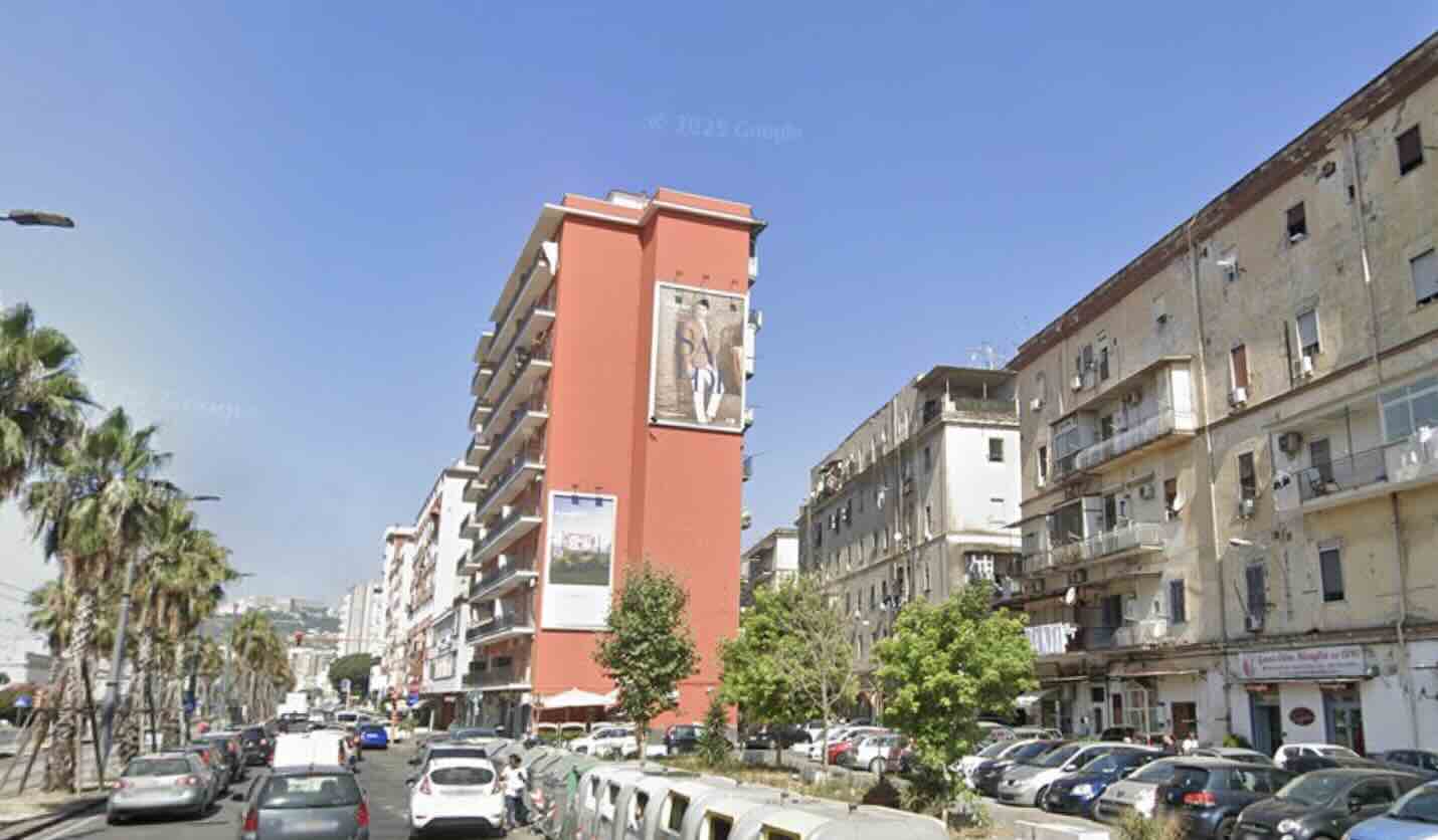 Napoli, via Amerigo Vespucci: 27enne arrestato dopo controllo di polizia trovato con cocaina, crack e 140 euro