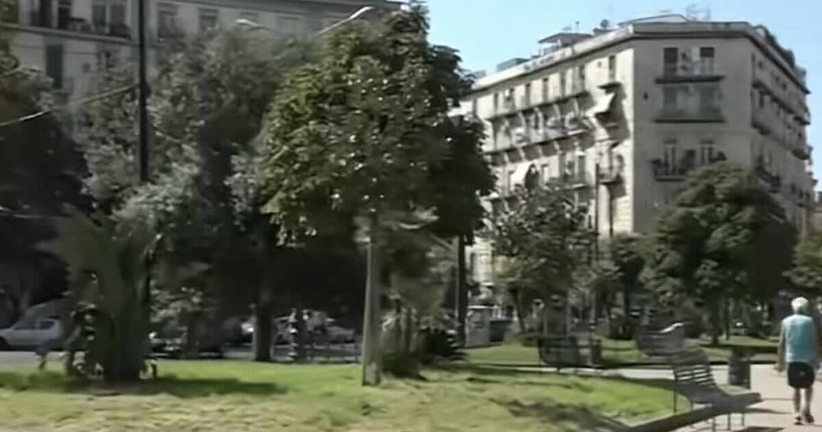 Colluttazione a Piazza Carlo III: 19enne arrestato durante il controllo di polizia