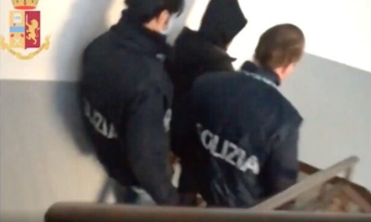 Napoli, Chiaiano: 57enne arrestato per tentato omicidio dopo aver aggredito l’ex compagno della donna