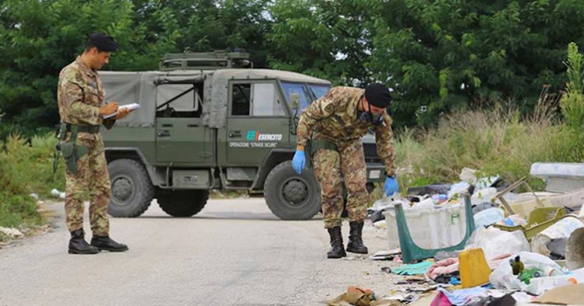 Pozzuoli: due discariche illegali su fondo agricolo di 15 mila mq sequestrate; indagini su interramenti