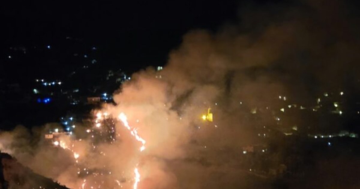 Ischia, Maronti: notte di fuoco su 18 ettari, l’autore si costituisce